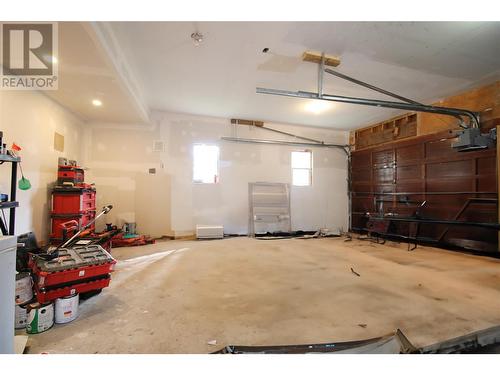 5415 Highway 97, Oliver, BC - Indoor Photo Showing Garage