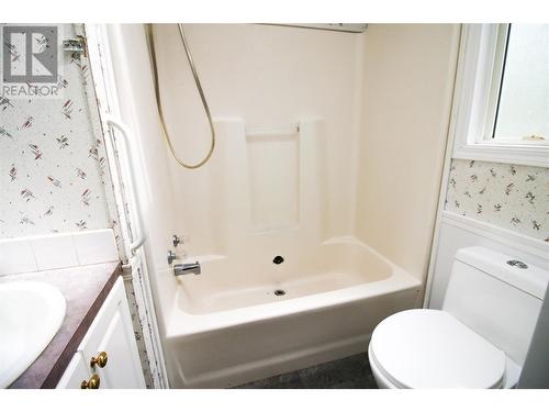 5415 Highway 97, Oliver, BC - Indoor Photo Showing Bathroom