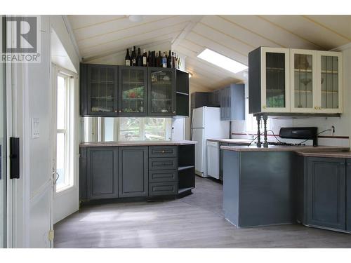 5415 Highway 97, Oliver, BC - Indoor Photo Showing Kitchen