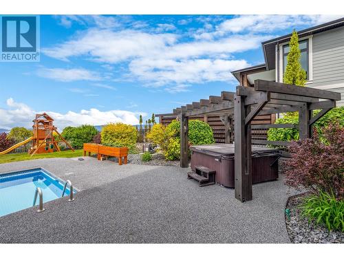 924 Lamont Lane, Kelowna, BC - Outdoor With In Ground Pool