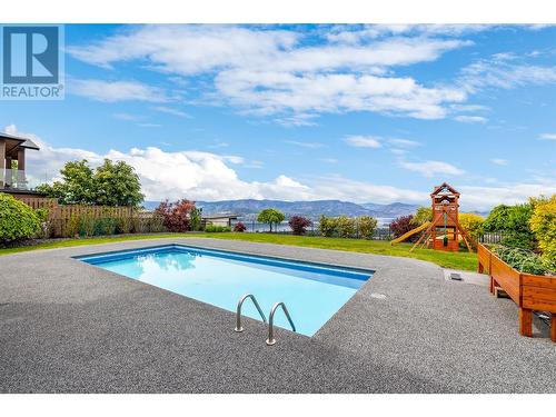 924 Lamont Lane, Kelowna, BC - Outdoor With In Ground Pool With Backyard