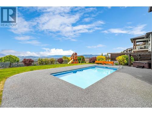 924 Lamont Lane, Kelowna, BC - Outdoor With In Ground Pool