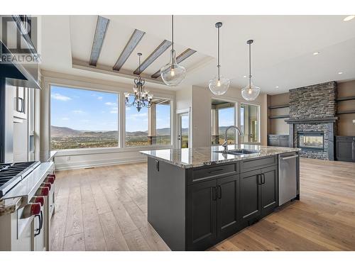 924 Lamont Lane, Kelowna, BC - Indoor Photo Showing Kitchen With Fireplace With Upgraded Kitchen