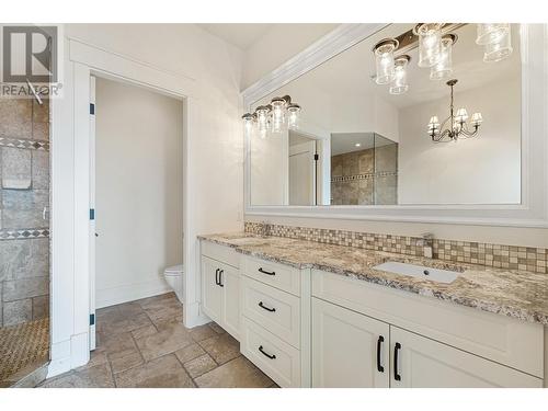 924 Lamont Lane, Kelowna, BC - Indoor Photo Showing Bathroom