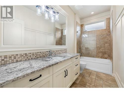 924 Lamont Lane, Kelowna, BC - Indoor Photo Showing Bathroom