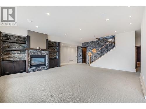 924 Lamont Lane, Kelowna, BC - Indoor With Fireplace