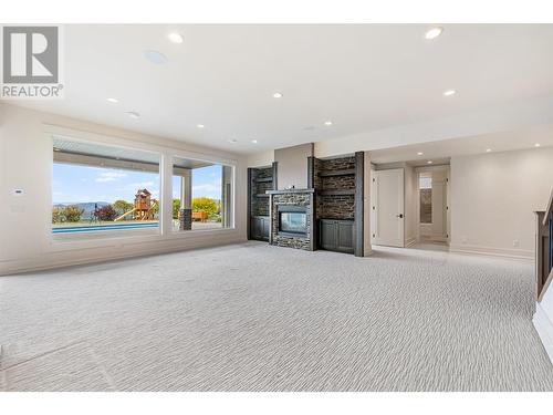 924 Lamont Lane, Kelowna, BC - Indoor With Fireplace