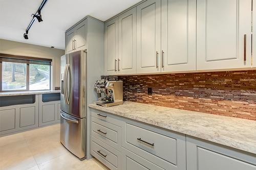 4495 Maxwell Road, Peachland, BC - Indoor Photo Showing Kitchen