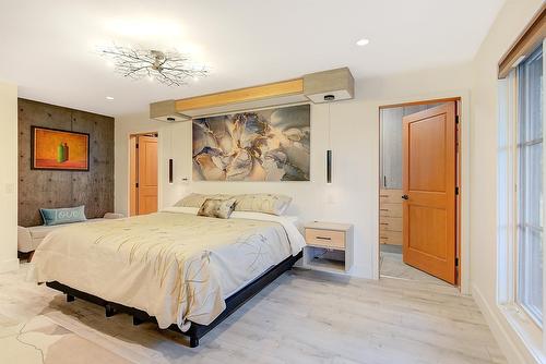 4495 Maxwell Road, Peachland, BC - Indoor Photo Showing Bedroom