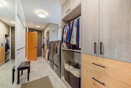 4495 Maxwell Road, Peachland, BC - Indoor Photo Showing Laundry Room