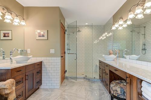 4495 Maxwell Road, Peachland, BC - Indoor Photo Showing Bathroom