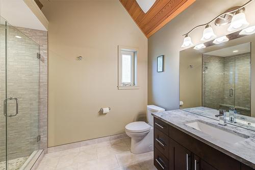 4495 Maxwell Road, Peachland, BC - Indoor Photo Showing Bathroom