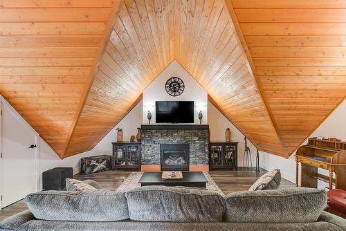 4495 Maxwell Road, Peachland, BC - Indoor Photo Showing Living Room With Fireplace