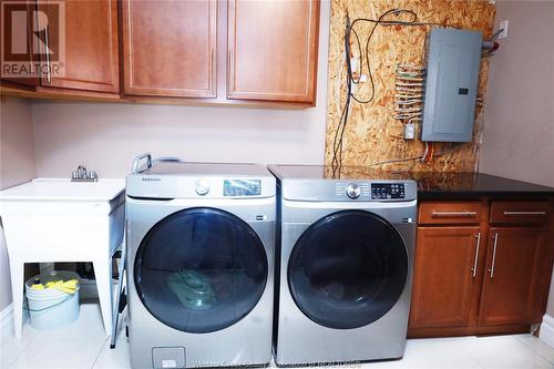 3096 Tyler Court, Windsor, ON - Indoor Photo Showing Laundry Room