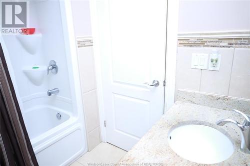 3096 Tyler Court, Windsor, ON - Indoor Photo Showing Bathroom