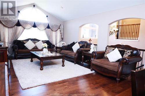 3096 Tyler Court, Windsor, ON - Indoor Photo Showing Living Room