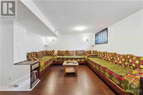 120 Rocky Hill Drive, Barrhaven, ON - Indoor Photo Showing Living Room