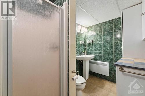 120 Rocky Hill Drive, Barrhaven, ON - Indoor Photo Showing Bathroom