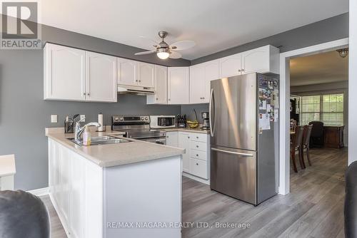 15 Robertson Road, Niagara-On-The-Lake, ON - Indoor Photo Showing Kitchen With Double Sink