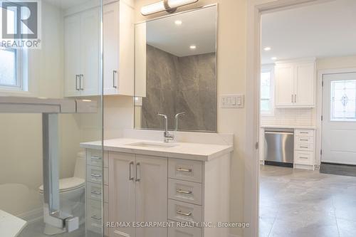 65 East 14Th Street, Hamilton, ON - Indoor Photo Showing Bathroom