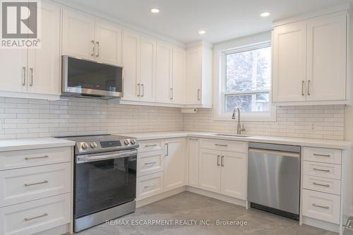 65 East 14Th Street, Hamilton, ON - Indoor Photo Showing Kitchen With Stainless Steel Kitchen With Upgraded Kitchen