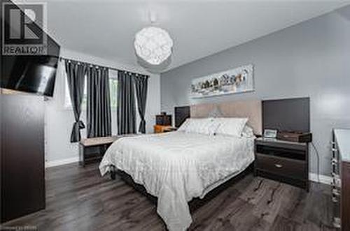 201 Bismark Drive, Cambridge, ON - Indoor Photo Showing Bedroom