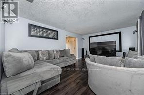 201 Bismark Drive, Cambridge, ON - Indoor Photo Showing Living Room
