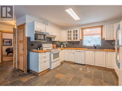 1291 Mallory Road, Enderby, BC - Indoor Photo Showing Kitchen