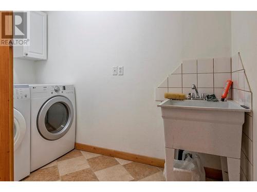 1291 Mallory Road, Enderby, BC - Indoor Photo Showing Laundry Room