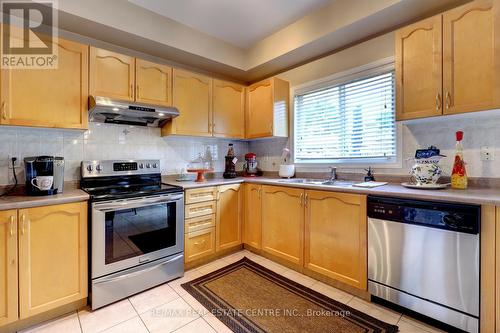 14 Masters Green Crescent, Brampton (Snelgrove), ON - Indoor Photo Showing Kitchen