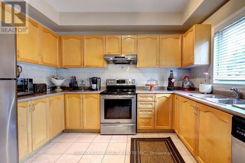 14 Masters Green Crescent, Brampton (Snelgrove), ON - Indoor Photo Showing Kitchen With Double Sink