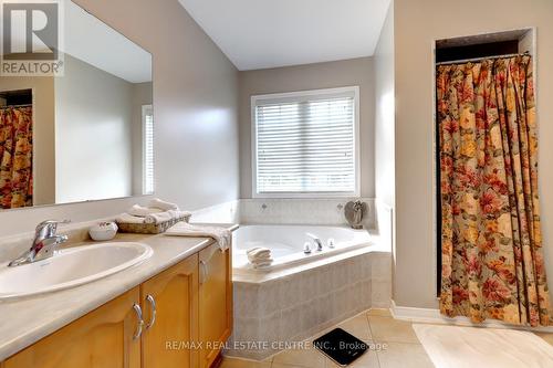 14 Masters Green Crescent, Brampton (Snelgrove), ON - Indoor Photo Showing Bathroom