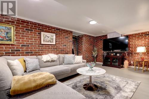 14 Masters Green Crescent, Brampton (Snelgrove), ON - Indoor Photo Showing Living Room