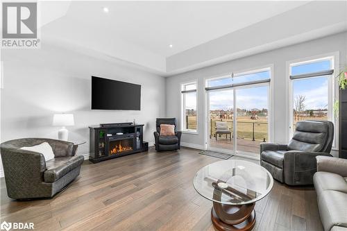 39 Deacon Place, Belleville, ON - Indoor Photo Showing Living Room