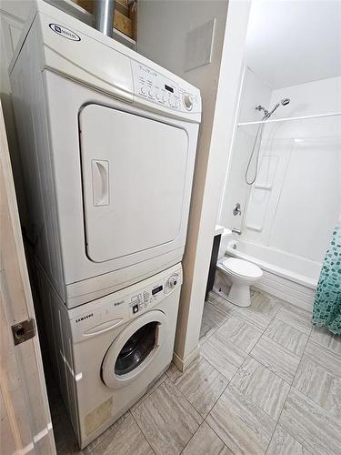 1468 Erin Street, Winnipeg, MB - Indoor Photo Showing Laundry Room