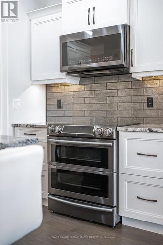 39 Deacon Place, Belleville, ON - Indoor Photo Showing Kitchen With Upgraded Kitchen