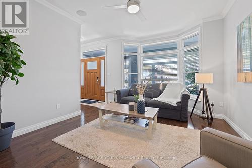 870 Beach Boulevard, Hamilton (Hamilton Beach), ON - Indoor Photo Showing Living Room