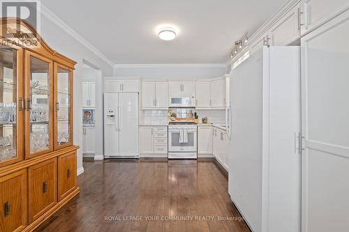 870 Beach Boulevard, Hamilton (Hamilton Beach), ON - Indoor Photo Showing Kitchen