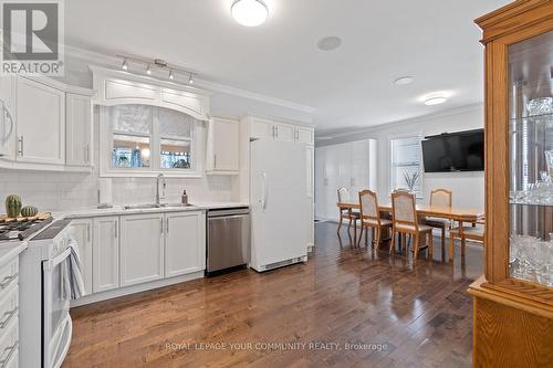 870 Beach Boulevard, Hamilton (Hamilton Beach), ON - Indoor Photo Showing Kitchen With Double Sink With Upgraded Kitchen