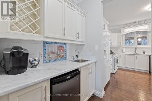 870 Beach Boulevard, Hamilton (Hamilton Beach), ON - Indoor Photo Showing Kitchen