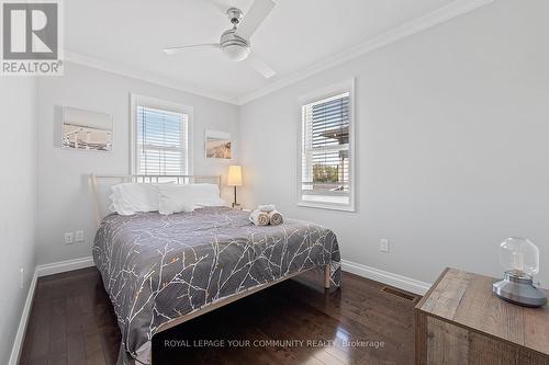 870 Beach Boulevard, Hamilton (Hamilton Beach), ON - Indoor Photo Showing Bedroom