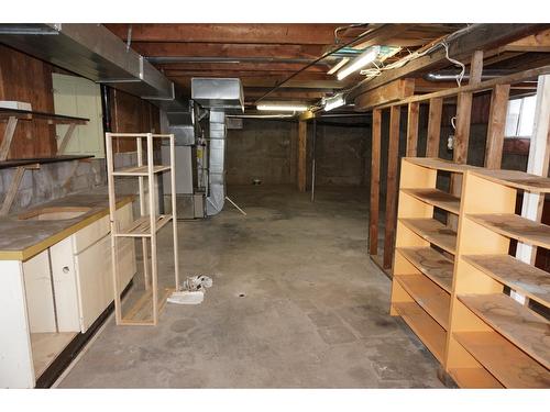 430 10Th Avenue, Creston, BC - Indoor Photo Showing Basement