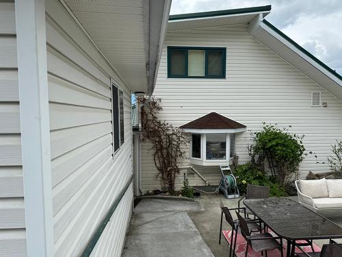 430 10Th Avenue, Creston, BC - Outdoor With Exterior