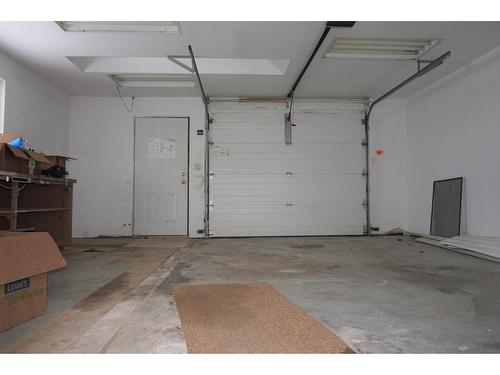 430 10Th Avenue, Creston, BC - Indoor Photo Showing Garage