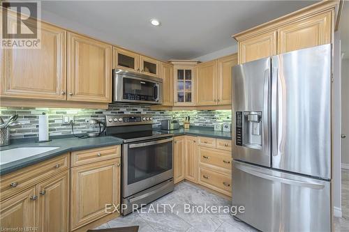 3947 Stacey Crescent, London, ON - Indoor Photo Showing Kitchen