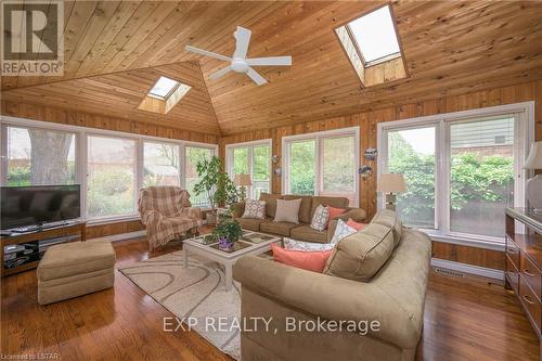 3947 Stacey Crescent, London, ON - Indoor Photo Showing Living Room