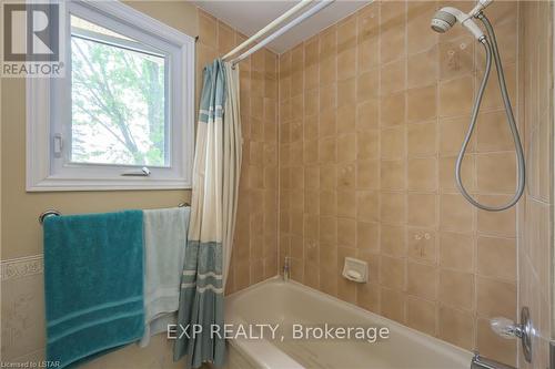 3947 Stacey Crescent, London, ON - Indoor Photo Showing Bathroom