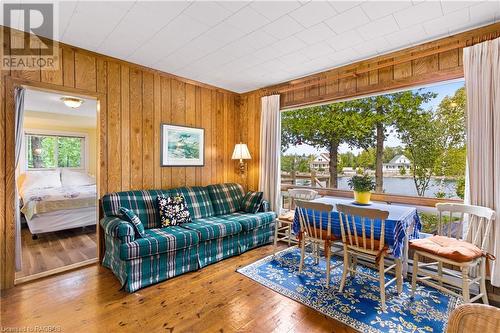 70 Big Tub Road, Tobermory, ON - Indoor Photo Showing Living Room