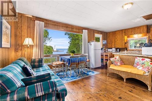 70 Big Tub Road, Northern Bruce Peninsula, ON - Indoor Photo Showing Living Room