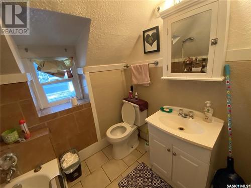 1304 Cameron Street, Regina, SK - Indoor Photo Showing Bathroom